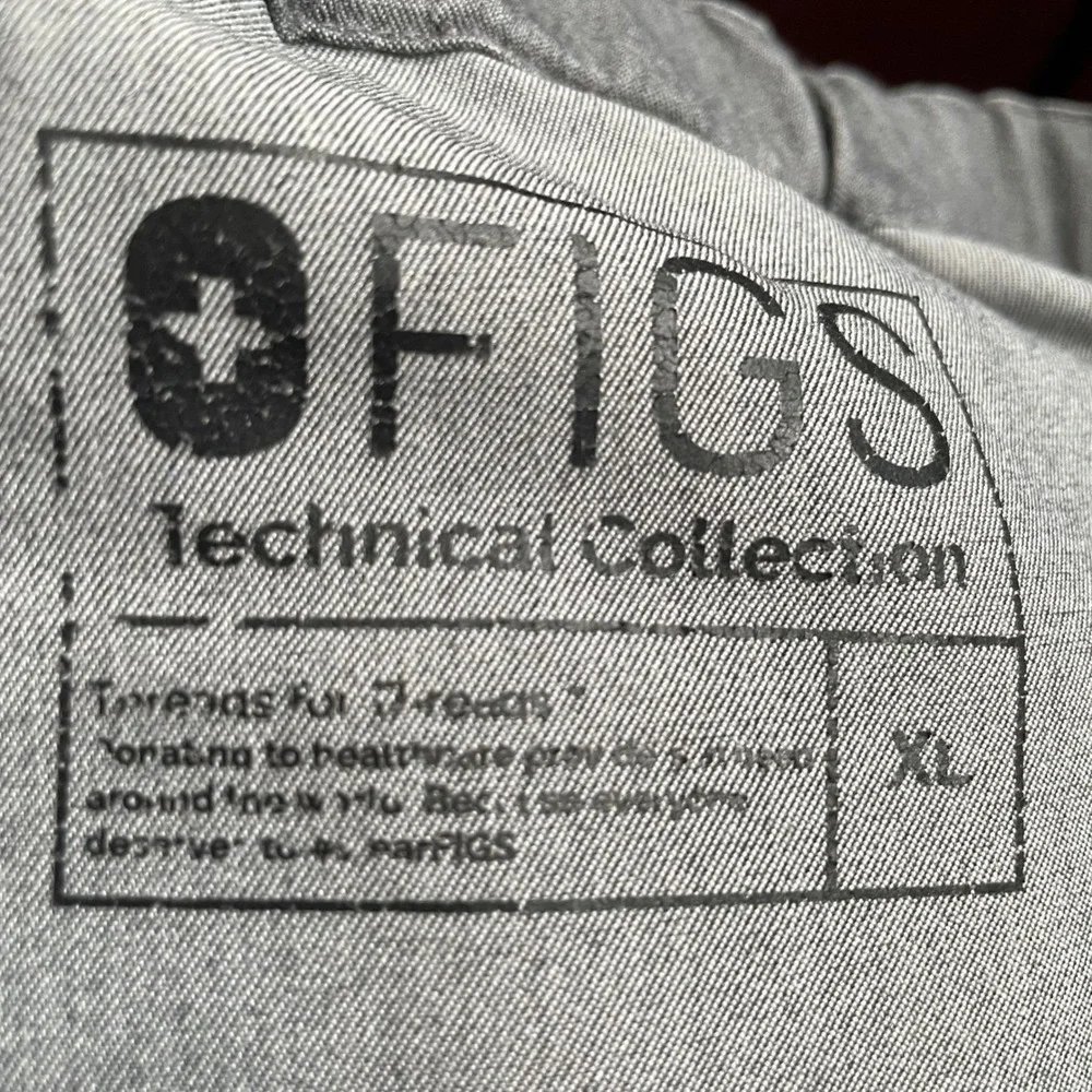 FIGS Technical Collection Men Scrub Set XL Gray V-Neck Leon Top Pisco Pants Spot